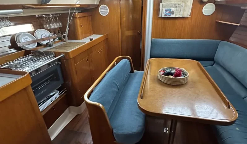 Bénéteau Oceanis 370 lleno