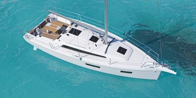 El Beneteau Oceanis 34.1 vista aerea