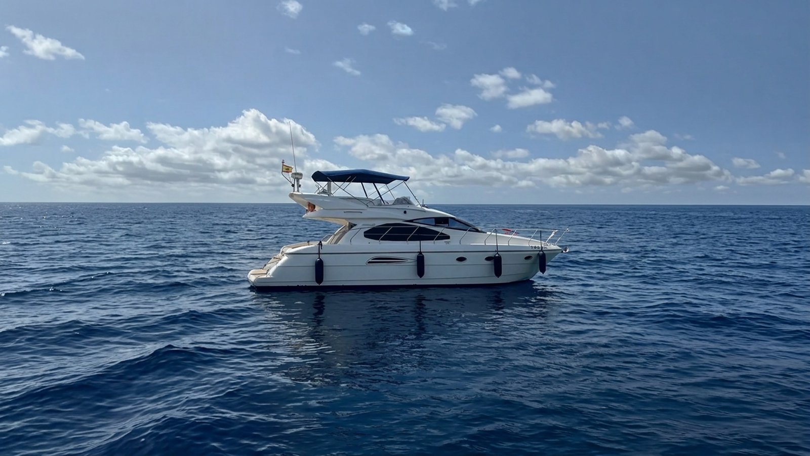Astondoa AS46 / 464 GLX Flybridge 2010 navegando en el mar