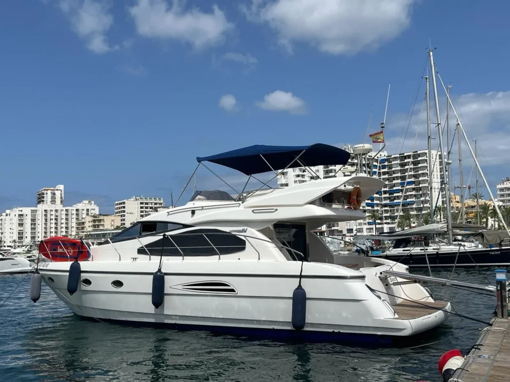 Astondoa AS46 Flybridge 2010 vista exterior en Castellón Astondoa AS46 / 464 GLX Flybridge 2010, vista exterior