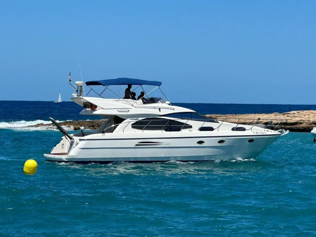 Astondoa AS46 / 464 GLX Flybridge 2010 vista exterior 2 Astondoa AS46 / 464 GLX Flybridge 2010, segunda vista exterior